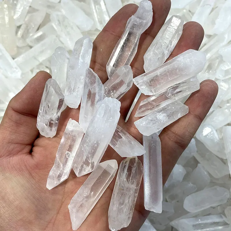 All'ingrosso guarigione naturale pezzi di cristallo non lucidato bacchetta trasparente quarzo bianco burattato punto di striscia di cristallo