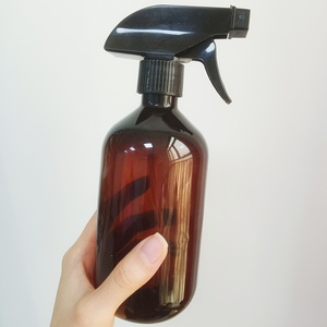 Botellas Vacías de 300ml y 500ml, Blancas, Ámbar, Verdes, Transparentes, Esmeriladas, para Cuidado Diario, Botellas Redondas Boston Recargables de Plástico PET con Pulverizador - Product Image 3