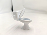Miniature de toilette blanche à couvercle rabattable, accessoire de salle de bain pour maison de poupée, décoration réaliste en plastique pour la maison