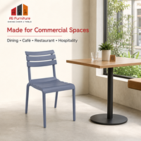 Chaise d'appoint minimaliste en plastique, dossier creux à trois lattes, cadre latéral intégré, légère et écologique, pour intérieur et extérieur