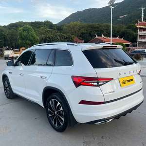 <span class=keywords><strong>Skoda</strong></span> <span class=keywords><strong>Kodiaq</strong></span> d'occasion <span class=keywords><strong>2022</strong></span> TSI330 7 places 2 roues motrices Édition Luxe SUV spacieux avec grand coffre pour les voyages en famille Sièges en cuir Voitures à essence - Product Image 5