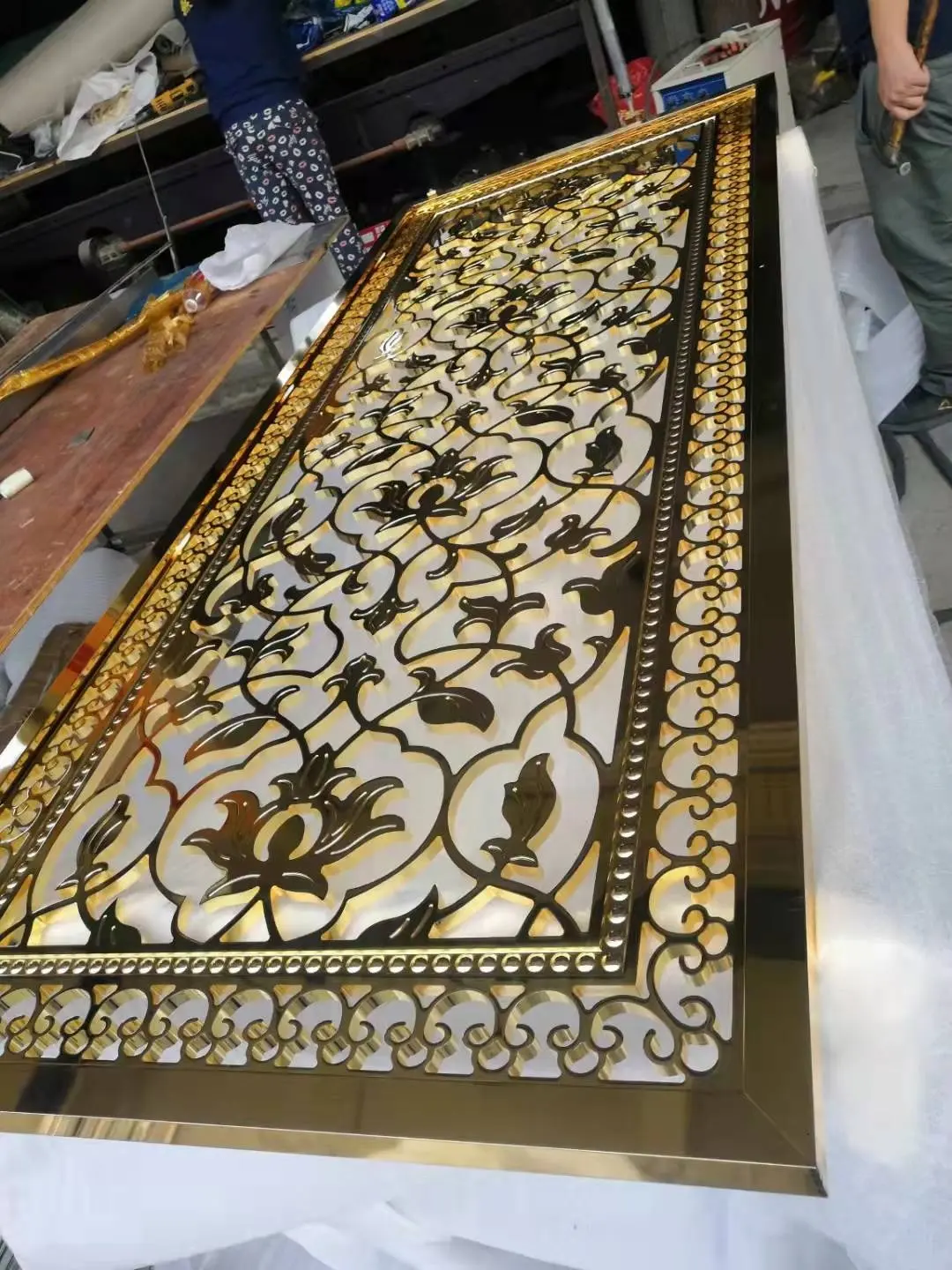Arabic style Metal Design Decorative Screen Gold Room Divider Stainless Steel Screen for UAE SA