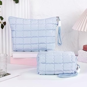 Bolsa de Maquillaje Acolchada OEM para Mujer - Bolsa Cosmética Suave con Cierre de Cremallera, Perfecta para Viajes y Artículos de Aseo - Product Image 2