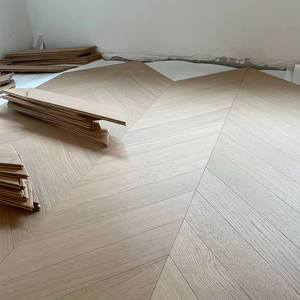 Parquet en <span class=keywords><strong>chêne</strong></span> européen massif multicouche Chevron 15 mm, finition naturelle, pour maison - Product Image 1