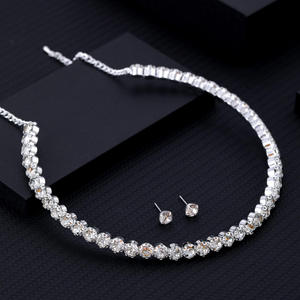 Parure de bijoux en laiton plaqué or et zircon pour femme, style classique étincelant, idéale pour fiançailles et soirées – Meilleures ventes - Product Image 3