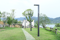 Poteau d'éclairage solaire vertical intégré 100W avec panneau cylindrique en silicium monocristallin et capteur de mouvement PIR à intensité variable
