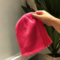 Moda invernale Unisex in acrilico lavorato a maglia Logo ricamato etichetta surfista strappata berretto Led cappello per uomo donna