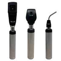 Instruments optiques ophtalmiques d'équipement pour l'examen vétérinaire d'oeil, tel que des ophtalmoscopes et des rétinoscopes.