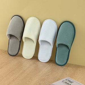 Pantoufles de spa en velours jetables de luxe personnalisées Commodités de voyage douces pour hôtels et spas avec logo personnalisé - Product Image 2