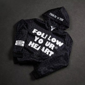 Sudadera con Capucha Retro de Calle con Pedrería, Servicio Personalizado OEM, Ajuste Oversize, Estampado de Letras en Relieve con Borde Crudo, Corte Boxy y Corto para Hombre - Product Image 1