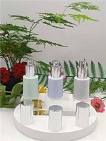 Botol Pompa Lotion Kaca Bening Mini Persegi 30ml Harga Pabrik, Botol Perawatan Kulit Kosong Portabel untuk Perjalanan dengan Tutup Persegi Multi Warna
