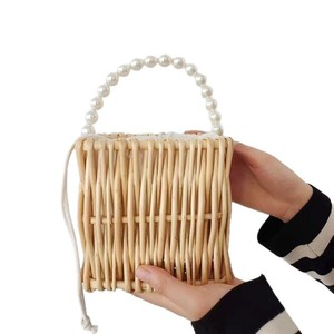 Bolso de mano tejido con perlas, bandolera redonda de paja y ratán, estilo bohemio, bolso de hombro para mujer, para uso diario, bolso pequeño portátil - Product Image 5