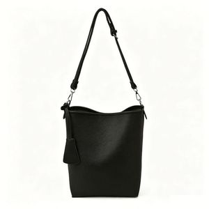 Sac fourre-tout irrégulier pour femme, style minimaliste urbain, nouvelle collection Printemps/Été 2026, en PU et métal, décontracté et polyvalent, sac seau pour trajets quotidiens - Product Image 4