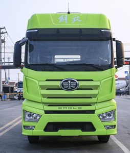Moins cher Stock Nouveau 2024 Tête de remorque de camion lourd FAW J7 JH6 6x4 Diesel CNG Camions tracteurs - Product Image 4