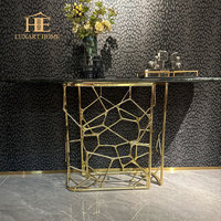 Table d'angle moderne en marbre de designer italien haut de gamme pour hall d'entrée de villa de luxe, mobilier en laiton personnalisé pour hôtels de luxe
