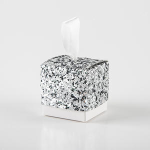 صندوق حلوى وهدايا محمول وصديق للبيئة من ورق الكرافت على شكل حقيبة يد من جينكونج للمناسبات وحفلات الزفاف - Product Image 3