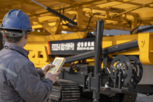 Peralatan Pengangkat Ketinggian Tinggi yang Mudah Dioperasikan Kontrol Canggih Kapasitas Beban 8T Tinggi Angkat 26m Gearbox Motor FORWARD - Product Image 2