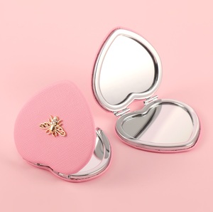 Miroir compact en forme de cœur en cuir PU texturé rose, décor abeille dorée 3D, cadre en métal argenté, double face, verre HD, pour maquillage de poche - Product Image 1