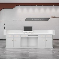 Comptoir de réception moderne en bois de style européen avec finition peinte pour entreprise, hôtel, hall, salon de beauté, magasin de vêtements, bar
