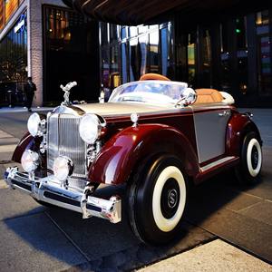 Voiture électrique télécommandée pour enfants Samat Classic Car, quatre roues motrices, double porte avec fonction de balancement, utilisation intérieure et extérieure - Product Image 5