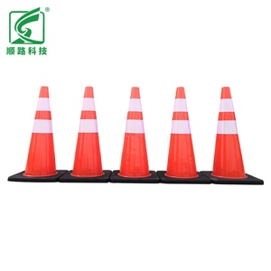 Cône de signalisation routière de sécurité de 700 mm (28 pouces) en PVC rouge-orange avec matériau réfléchissant pour la sécurité routière - Product Image 5