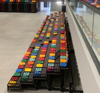 Chaise pliante en plastique durable de marque CETA, fabriquée en Italie, avec dossier inclinable manuellement, sièges rabattables, certifiée EN 12727