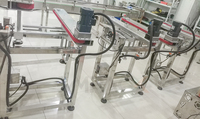 Machines d'emballage YIMUPACK : Convoyeur à pince à transfert latéral sans fond à grande vitesse pour le codage des bouteilles