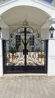 Conception de pilier de porte de maison rétractable automatique pour les villas Porte de porte en fer forgé de style ouvert rétractable pour le chemin d'entraînement