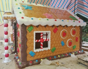 Grande <span class=keywords><strong>maison</strong></span> de bonbons commerciale en fibre de verre en forme de <span class=keywords><strong>maison</strong></span> de Père Noël, durable, pour extérieur, décoration de Noël - Product Image 3