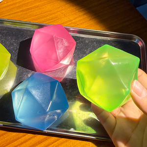 Juguete de Goma con Forma de Cubo de Hielo para Gatos, Unisex - Product Image 5
