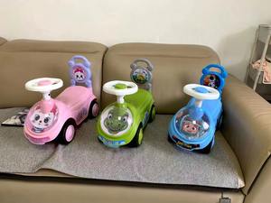 Kinder Rit Abs Plastic Vierwielige Draaiende Glijdende Jojo-Auto Voor <span class=keywords><strong>2</strong></span>-4-jarigen Fabriek Directe Verzending - Product Image 6