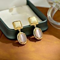 Anting Liontin Zirkonia Mata Kucing Multi-elemen yang Elegan dan Modis untuk Wanita. Anting Tembaga Sederhana Retro Mewah Berkualitas Tinggi.
