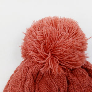 100% acrylique hiver <span class=keywords><strong>tricot</strong></span> <span class=keywords><strong>bonnet</strong></span> chapeau Logo personnalisé accessoire de haute qualité pour voyage <span class=keywords><strong>bonnet</strong></span> chapeau w <span class=keywords><strong>pompon</strong></span> - Product Image 4
