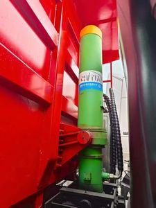 Самосвал SHACMAN 6x4 для перевозки неплотного материала с усиленными боковыми рельсами - Product Image 3