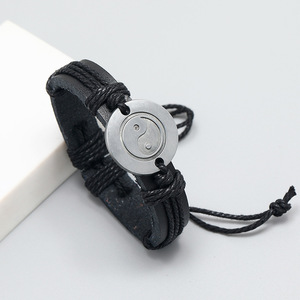 Bracciale <span class=keywords><strong>in</strong></span> <span class=keywords><strong>pelle</strong></span> nera artigianale-Design semplice con vari modelli gioielli da polso da uomo - Product Image 3