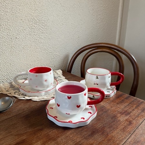 Forma floral Girly Heart Cherry Santa <span class=keywords><strong>Tazas</strong></span> Taza <span class=keywords><strong>de</strong></span> café <span class=keywords><strong>de</strong></span> cerámica y platillo Juego <span class=keywords><strong>de</strong></span> <span class=keywords><strong>tazas</strong></span> <span class=keywords><strong>de</strong></span> té <span class=keywords><strong>de</strong></span> la tarde para amantes <span class=keywords><strong>de</strong></span> la taza <span class=keywords><strong>de</strong></span> Navidad - Product Image 1