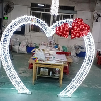 Nouvelle vente chaude Décoration Tunnel de mariage LED Arche lumineuse en forme de cœur Extérieur