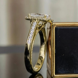 Anello dal Design Quadrato Stile Principessa per Donne - Product Image 3