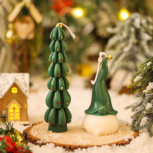 Vela Aromática Hecha a Mano con Forma de Árbol de Navidad, Decoración Festiva, Adorno Ideal para Regalo Navideño - Product Image 4