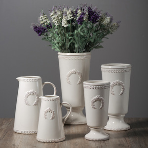 Vase en céramique émaillée de style classique européen, vase décoratif de style rétro, vase à fleurs pour la maison, le bureau ou un mariage - Product Image 1