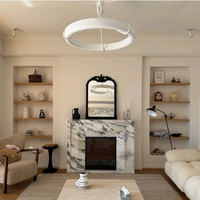Ensemble de cheminée murale en pierre avec cadre en acier intégré, contour et manteau en marbre travertin beige crème monobloc