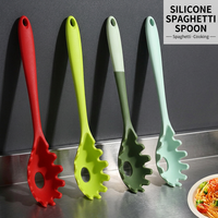 Cuillère à pâtes en silicone en gros, cuillère à spaghetti en forme de griffe, 4 couleurs pour restaurants, hôtels et traiteurs