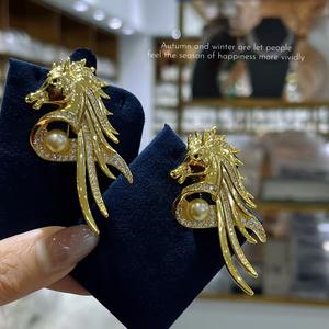 เข็มกลัดแฟชั่นสไตล์อุตสาหกรรมหนักแบบจีนใหม่ ลายดอกไม้รูปหัวใจนกยูง สไตล์ชาติพันธุ์ ให้ลุคผู้หญิงหรูหรา - Product Image 2