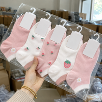Vente en gros de chaussettes de cheville pour femmes en coton, mignonnes, respirantes, brodées, décontractées, fines, en jacquard, avec un design personnalisé