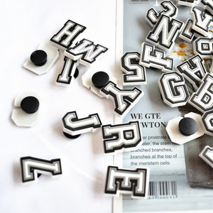 <span class=keywords><strong>Xiami</strong></span> negro blanco agujero PVC Zueco encanto zapato accesorios alfabeto inglés modelo desmontable DIY hebilla decoración Simple - Product Image 2