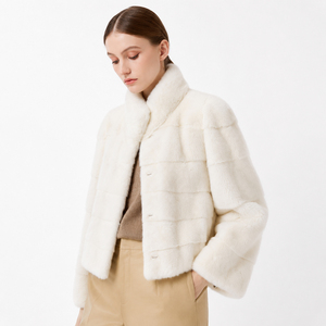 Top in Vera Pelliccia di <span class=keywords><strong>Visone</strong></span> <span class=keywords><strong>Bianco</strong></span> Ghiaccio a Strati, Monopetto Corto Casual con Pannelli Orizzontali e Collo Alto, Abbigliamento Invernale da Donna - Product Image 2