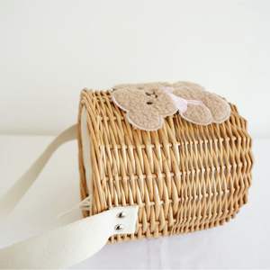 <span class=keywords><strong>กระเป๋า</strong></span>หวายลายการ์ตูนหมีกระเป๋าสานญี่ปุ่นสำหรับเด็กน่ารัก<span class=keywords><strong>กระเป๋า</strong></span>ฟางแบบถือสำหรับวันหยุดพักผ่อน - Product Image 4