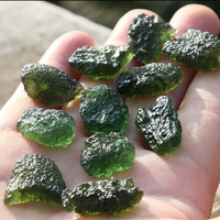 Météorite tchèque synthétique Moldavite verte pierre brute cristal artisanat météorite verre pierres pierres précieuses en vrac pendentif moldavite