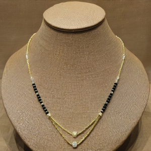 Mangalsutra Tradicional Indio de Oro 22k con Cadena de Cuentas Negras, Colgante Minimalista de Perlas y Circonitas, Joyería de Uso Diario para Mujer - Product Image 2