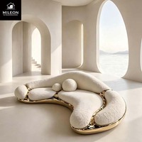Canapé de luxe personnalisé en forme de croissant, avec cadre en acier inoxydable doré, canapé de loisirs design pour l'intérieur des hôtels de luxe